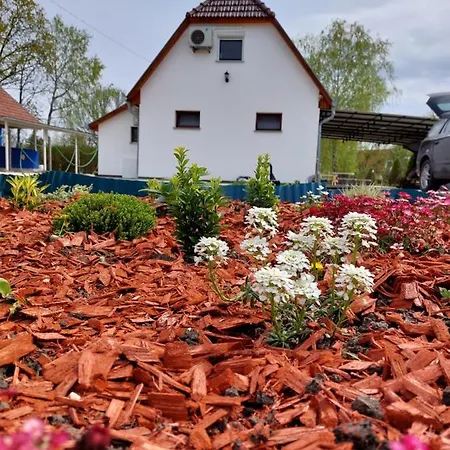 Bonom-zugi Pihenohaz Holiday home *