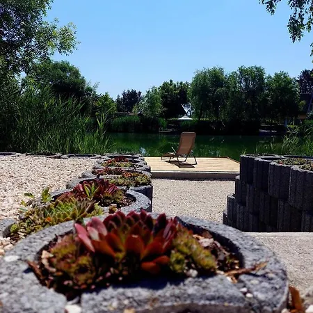 Holiday home Bonom-zugi Pihenohaz *